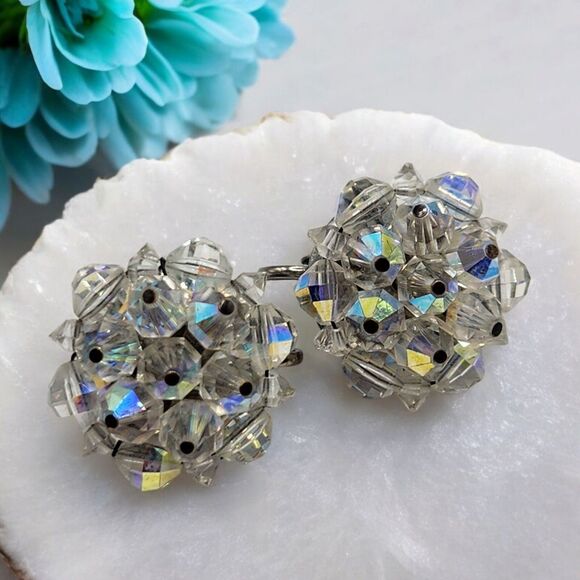 Vintage 1950's Laguna Aurora Borealis Faceted Crystal Beaded 1"Clip On Earrings - Picture 1 of 6